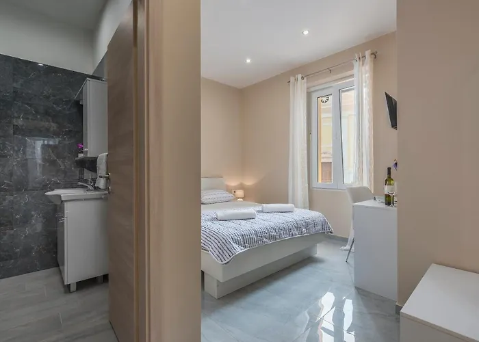 Roberto Rooms